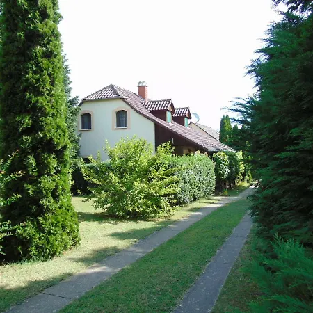 Fenyo Vendeghaz * Balatonlelle